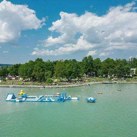 Balatontourist Fuered Camping & Bungalows บาลาตอนฟือเรด ภายนอก รูปภาพ