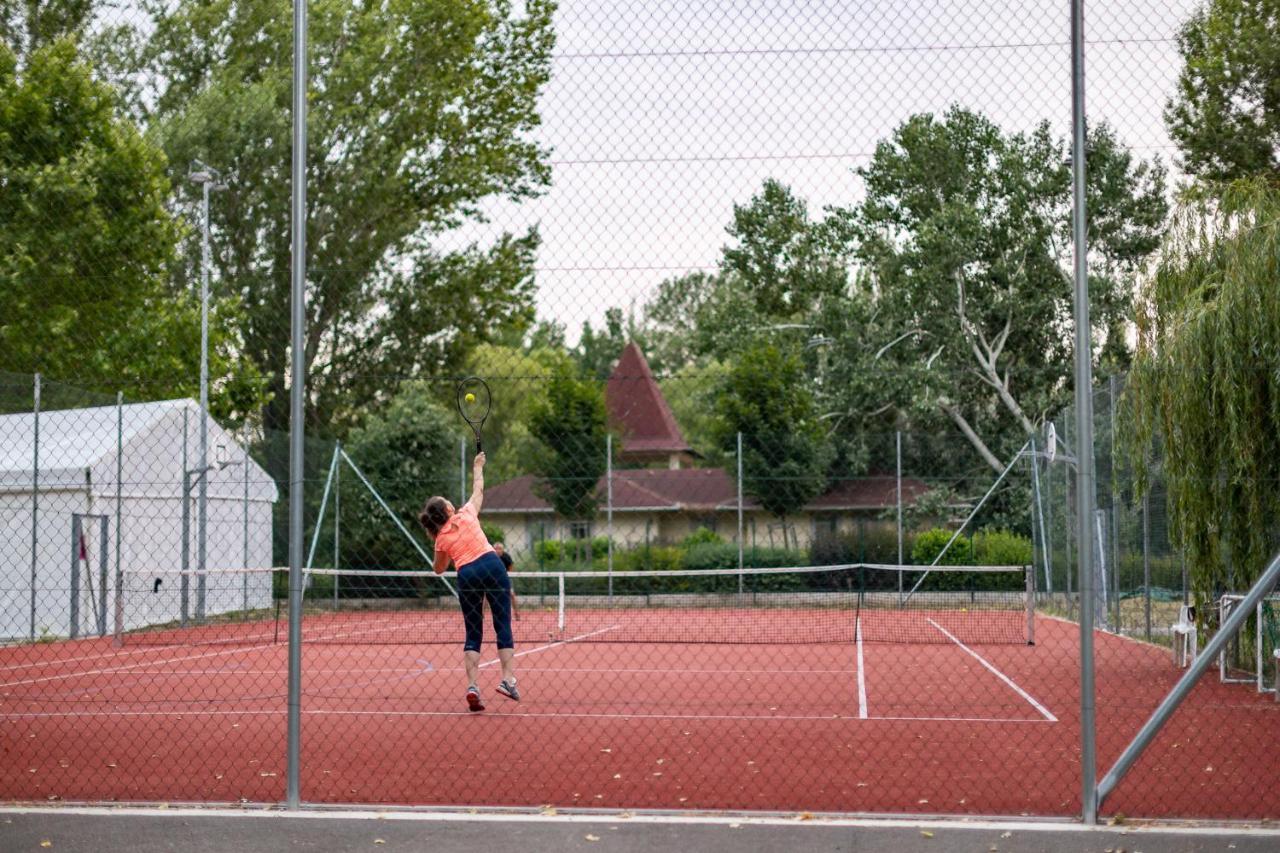 Balatontourist Fuered Camping & Bungalows บาลาตอนฟือเรด ภายนอก รูปภาพ