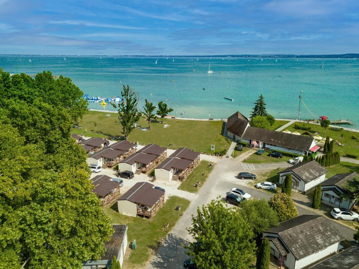 Balatontourist Fuered Camping & Bungalows บาลาตอนฟือเรด ภายนอก รูปภาพ