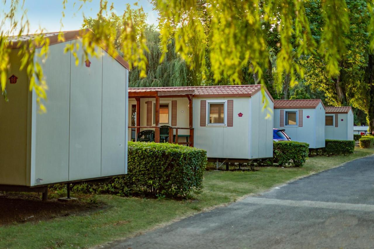 Balatontourist Fuered Camping & Bungalows บาลาตอนฟือเรด ภายนอก รูปภาพ