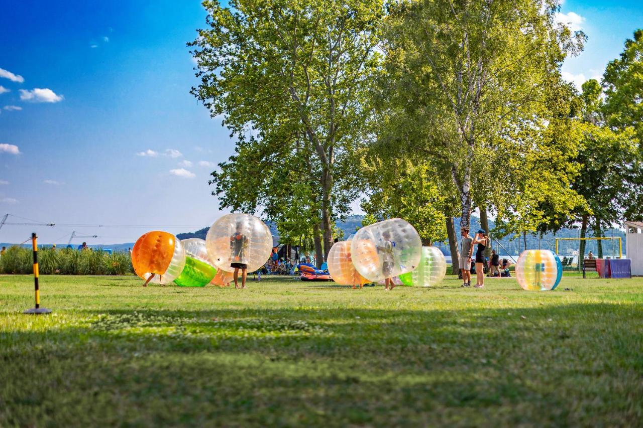 Balatontourist Fuered Camping & Bungalows บาลาตอนฟือเรด ภายนอก รูปภาพ