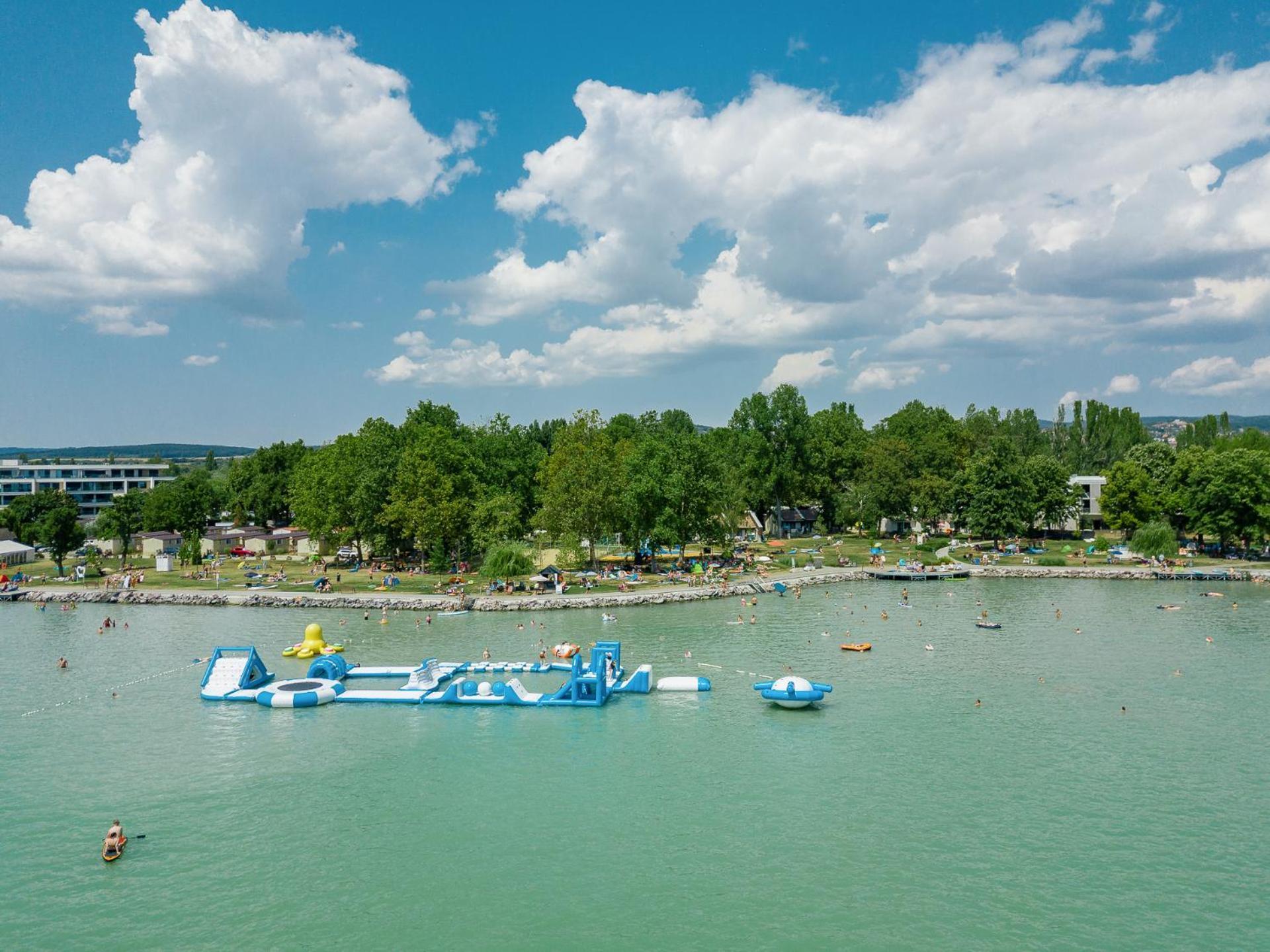 Balatontourist Fuered Camping & Bungalows บาลาตอนฟือเรด ภายนอก รูปภาพ
