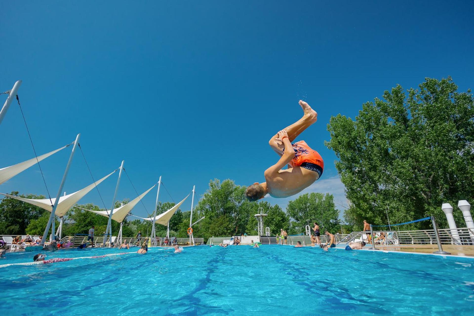 Balatontourist Fuered Camping & Bungalows บาลาตอนฟือเรด ภายนอก รูปภาพ