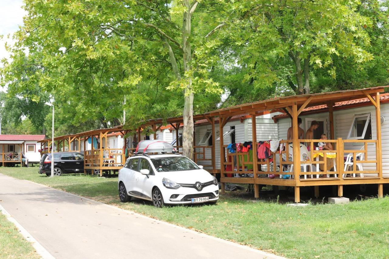 Balatontourist Fuered Camping & Bungalows บาลาตอนฟือเรด ภายนอก รูปภาพ