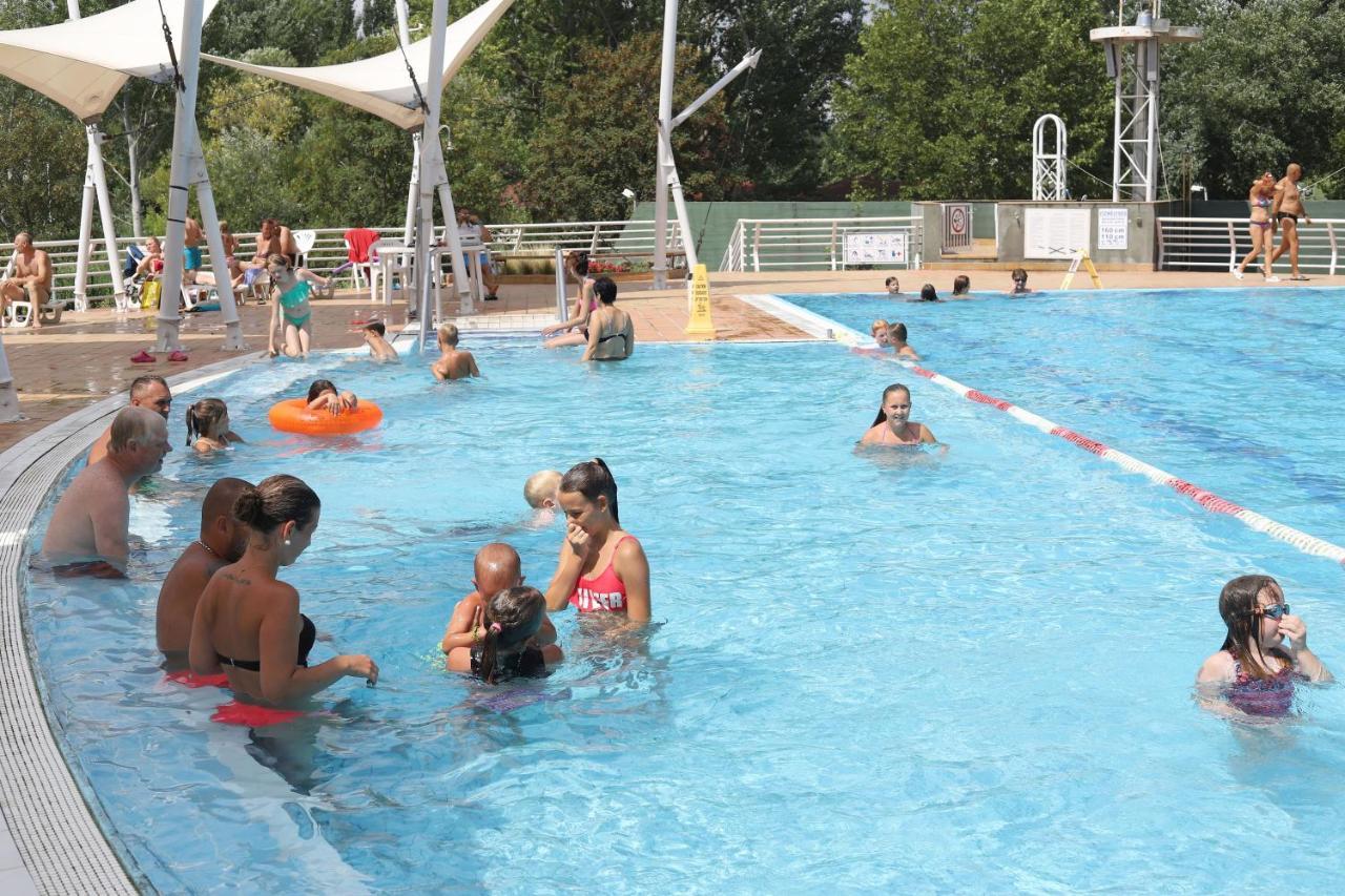 Balatontourist Fuered Camping & Bungalows บาลาตอนฟือเรด ภายนอก รูปภาพ