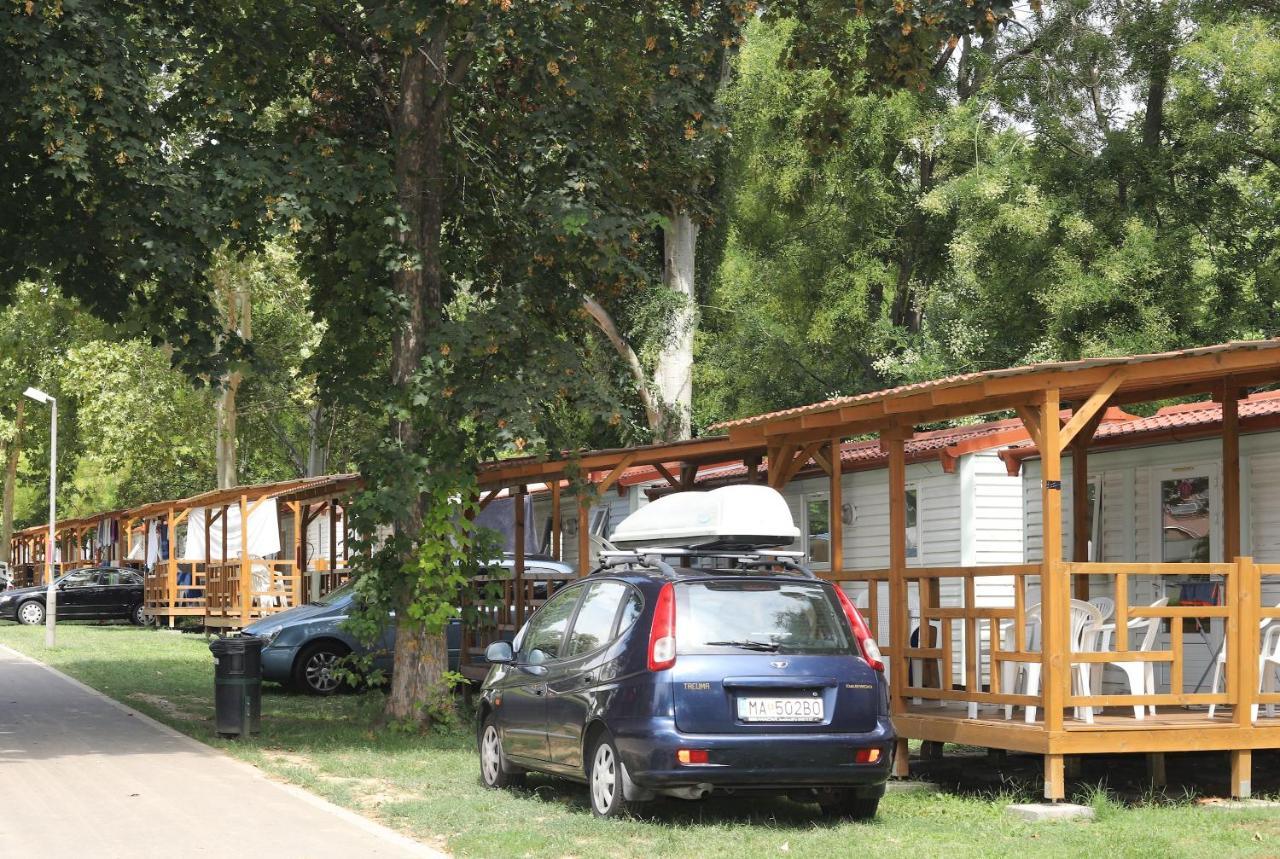 Balatontourist Fuered Camping & Bungalows บาลาตอนฟือเรด ภายนอก รูปภาพ